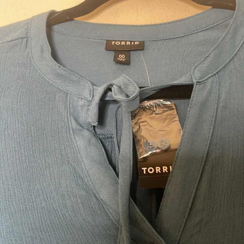 NWT Torrid 00 blue long sleeve blouse​